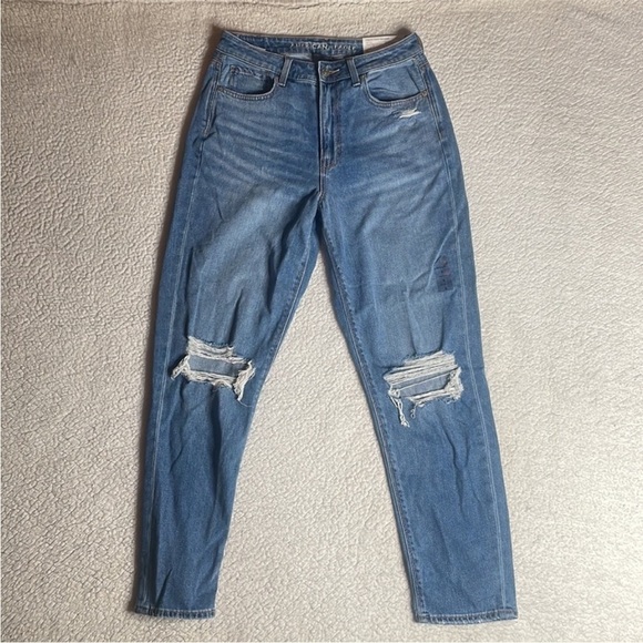 American Eagle Mom Jeans Distressed Reg Size 6 NWT High Waist - Picture 1 of 8